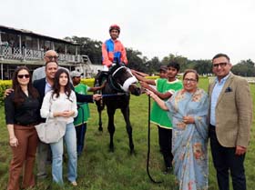 Trainer Narendra Lagad, Jiyaji Bhosale and the other members of the winning connectiions leading in El Morasn (Trevor Patel up), winner of the Hindu Trophy at Pune on Saturday.